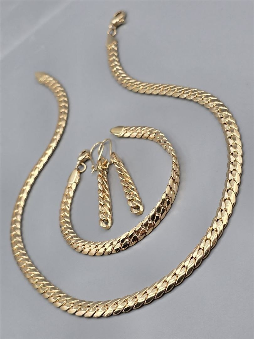 گوشواره طرح کارتیه ژاپنی